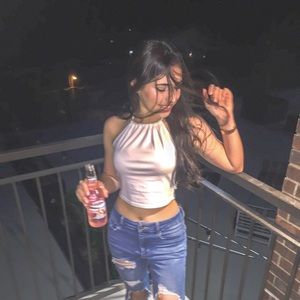 Meet your Posher, Taina